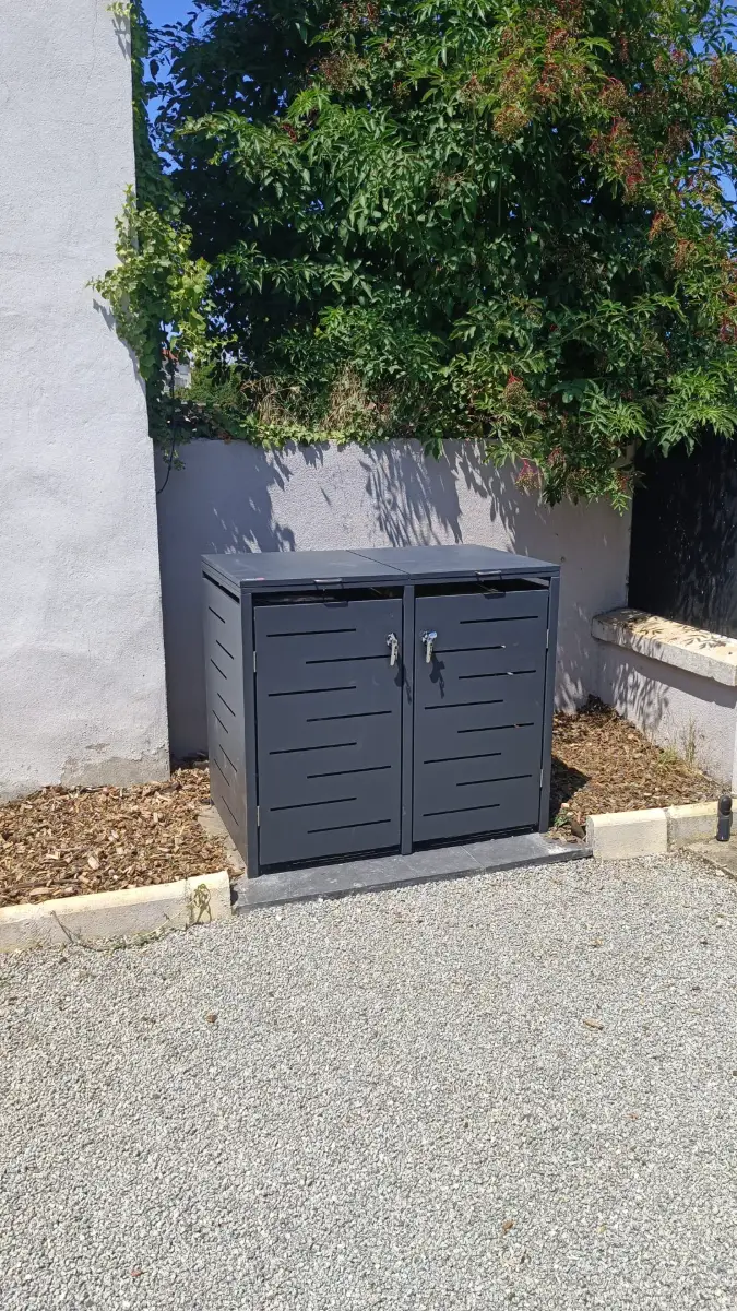 Cache-poubelles installé par GaulardSAP