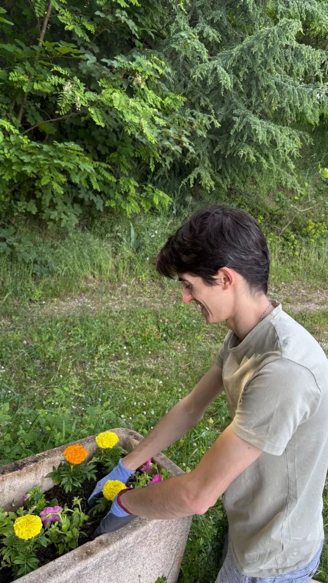 Plantation de fleurs en jardinière par GaulardSAP